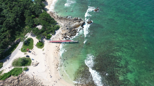 航拍中国海南三亚蜈支洲岛旅游区海岛美景视频