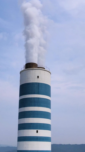 工业风工厂烟囱特写现代城市污染80秒视频