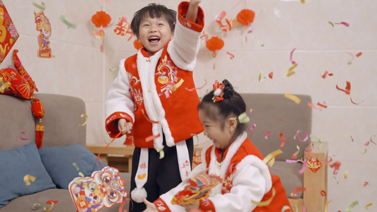4K春节孩子们跳跃庆祝欢度视频