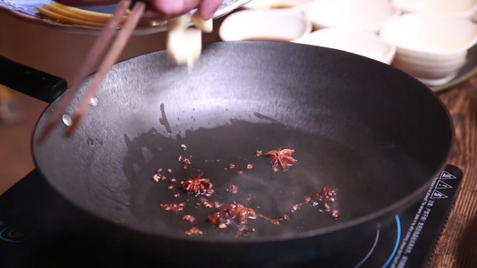 葱姜蒜花椒大料炝锅视频