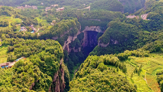 重庆武隆天坑地缝天生三桥视频