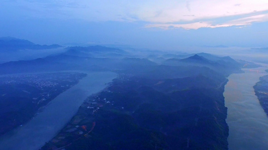 浙江下涯湖泊晨雾视频