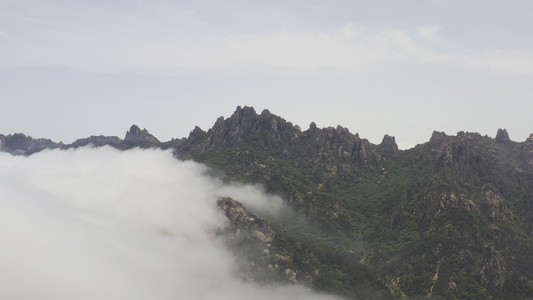 青岛大珠山风景区平流雾视频