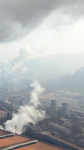 钢铁工厂烟囱排污烟雾重工业视频