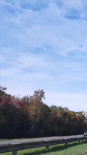 美国公路蓝天白云37秒视频