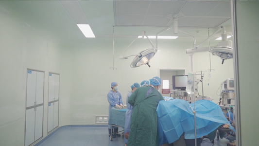 手术室医生正在做手术医院抢救护理视频