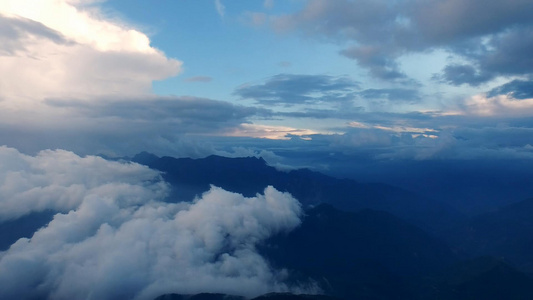 云海牛背山航拍视频