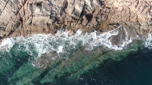 蓝色海洋大海游船沙滩礁石海浪航拍视频