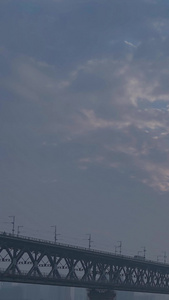 日转夜延时摄影晚霞火烧云天空素材长江第一桥武汉长江大桥夜景地标建筑视频