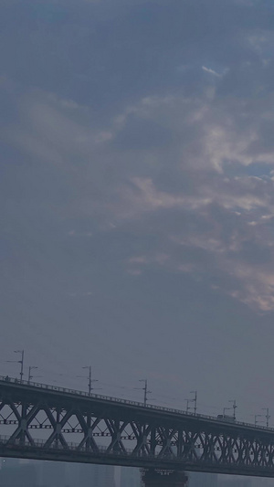 日转夜延时摄影晚霞火烧云天空素材长江第一桥武汉长江大桥夜景地标建筑48秒视频
