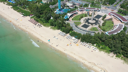 航拍海南三亚亚龙湾旅游度假区湛蓝海景风光视频