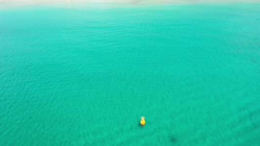 航拍海南三亚亚龙湾旅游度假区湛蓝海景风光视频