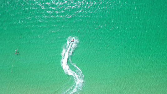 航拍海南三亚亚龙湾旅游度假区湛蓝海景风光视频