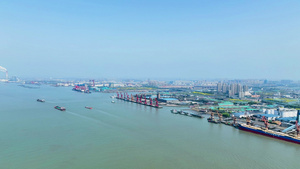 4K航拍南通长江航运长江船务造船厂货运轮船20秒视频
