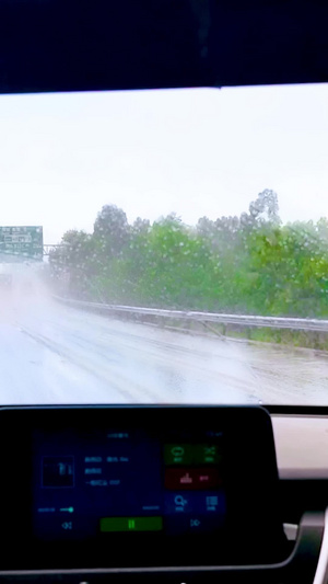 雨中自驾游车内视角旅途中14秒视频