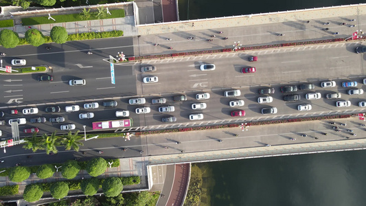 城市交通车辆行驶航拍视频