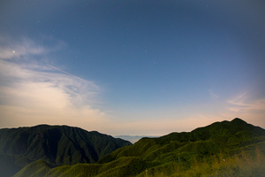 4K延时拍摄山脉间的星空15秒视频