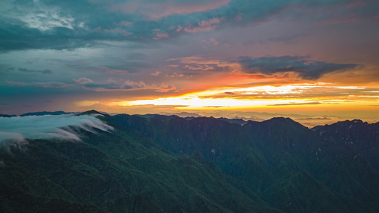 湖北神农架神农顶景区日落晚霞夕阳余晖延时摄影视频