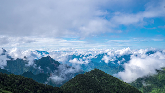 高山云海连绵山峰云雾延时摄影视频