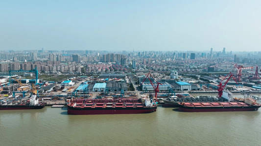 4K航拍长江船务造船厂轮船制造货运轮船制造视频