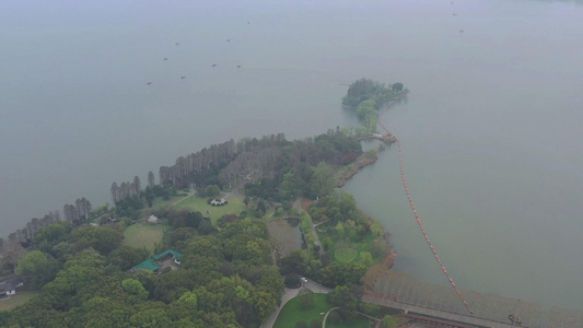 航拍春天的武汉东湖绿道视频