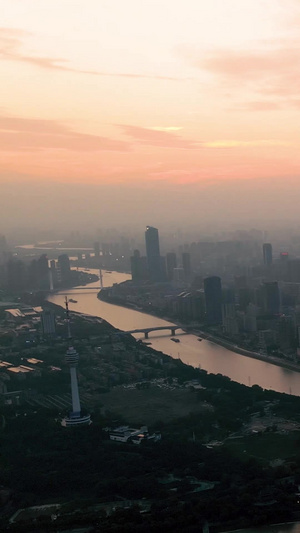 航拍晚霞天气的长江汉江两江交汇城市风光天际线65秒视频