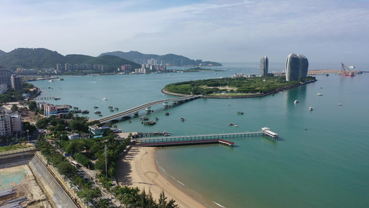 航拍海南三亚湾旅游度假区海水浴场椰林沙滩视频