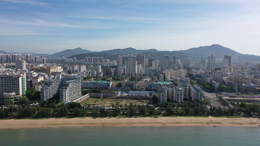 航拍海南三亚湾旅游度假区海水浴场椰林沙滩视频