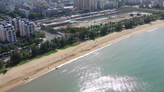 航拍海南三亚湾旅游度假区海水浴场椰林沙滩视频