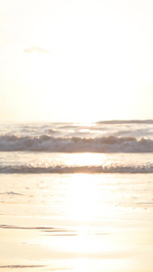 日出海边少女的脚特写惠州双月湾视频