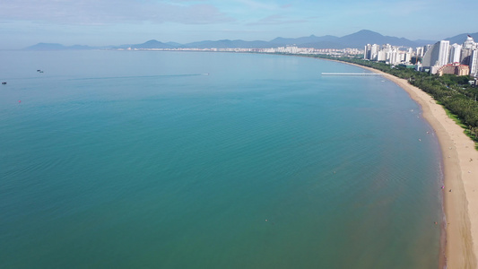 航拍海南三亚湾旅游度假区海水浴场椰林沙滩视频