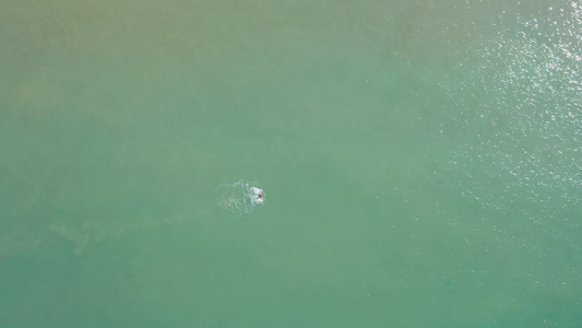 航拍海南三亚湾旅游度假区海水浴场椰林沙滩视频