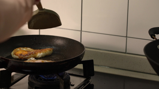 4K现代化厨房家庭早餐做简单实拍视频视频
