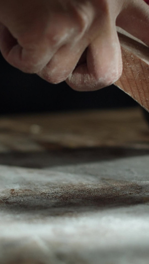 实拍传统节日手工模具制作月饼12秒视频