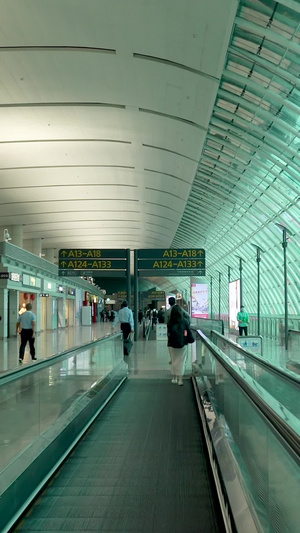 机场直行电梯白云机场23秒视频