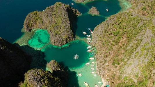 环礁湖和绿绿水的海景视频