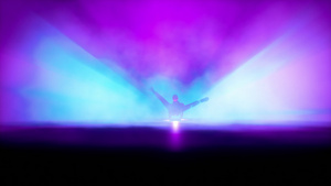 在舞台上跳破碎舞蹈照明弹舞者对抗多彩聚光灯慢动作无缝17秒视频