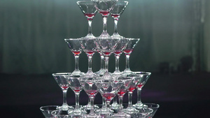 金字塔的眼镜和香槟在派对庆典婚礼生日8秒视频