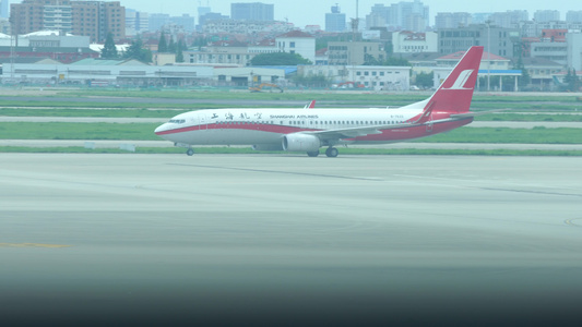 上海背景机场飞机起飞上窗外风景视频