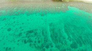 蓝海和珊瑚礁的热带风貌12秒视频