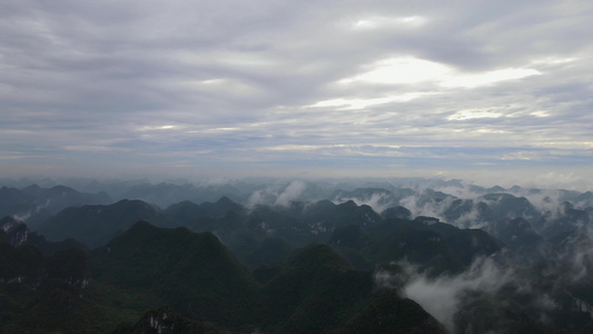 航拍云海下的贵州山脉和乡村视频