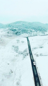 武隆仙女山中国最美观光公路雪地公路上的小火车芙蓉洞视频