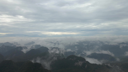 航拍云海下的贵州山脉和乡村视频