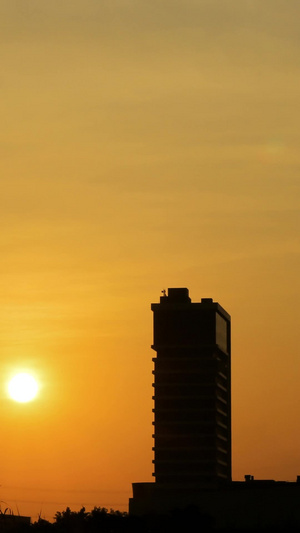 夕阳下的高楼落日云彩晚霞素材延时摄影27秒视频