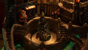 轮流的圣诞树12秒视频