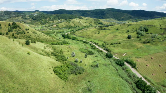 农村风景的空中摄像机无人驾驶飞机视频