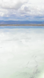 航拍青海网红景点茶卡盐湖地质地貌视频