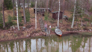 站在芬兰湖边21秒视频
