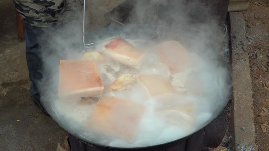 湖南特色美食酥肉制作过程视频