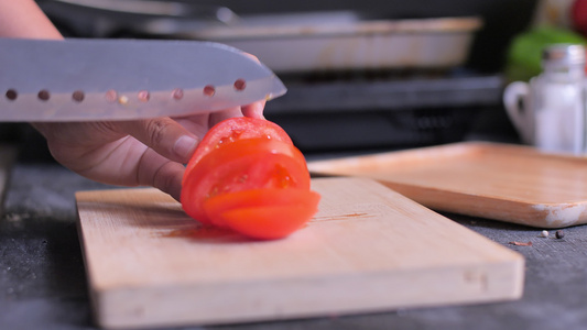 剪切板上的切片番茄相机幻灯片视频